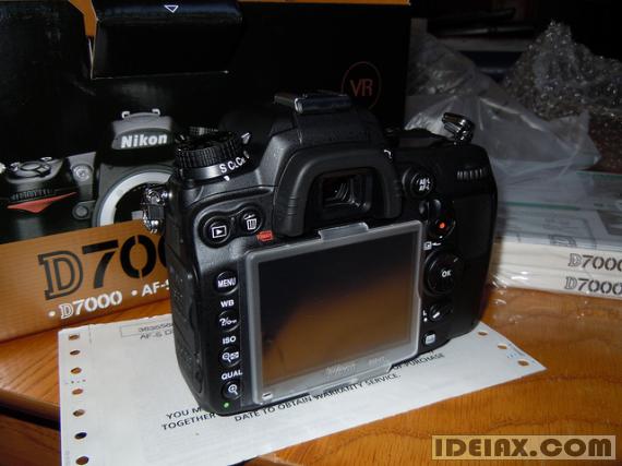 Nikon D7000 with 18-105 VR Lens Kit at $1000USD